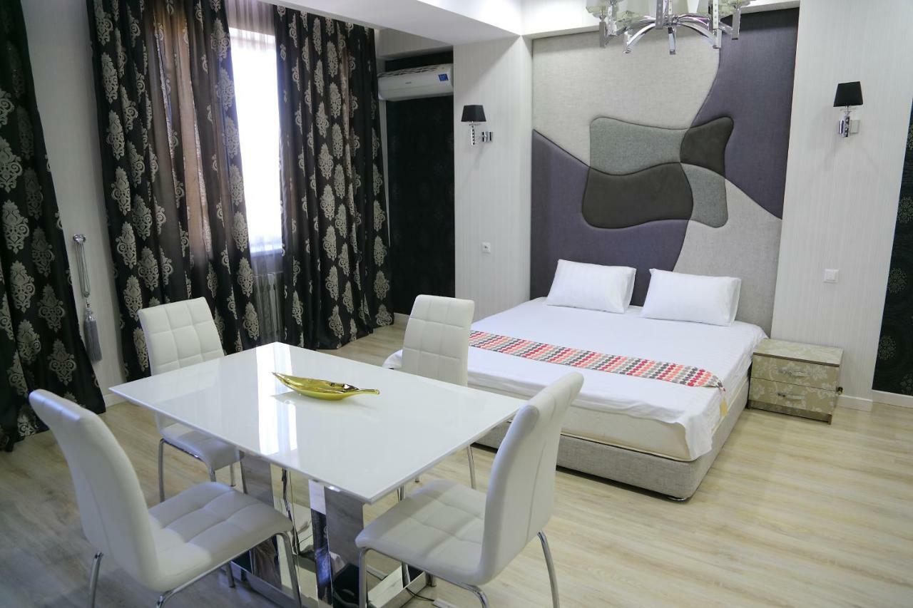 Lux Bishkek Apartment Екстериор снимка